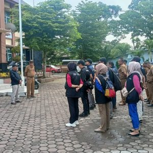 Panwascam Nanggalo Bersama Stakeholder Lakukan Penertiban APK Memasuki Masa Tenang di Pilkada 2024