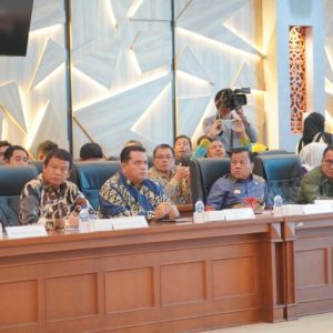 Bupati Kuantan Singingi, Dr. H. Suhardiman Amby, MM bersama Ketua DPRD Kuansing hadiri kunjungan kerja DPR RI