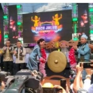 Pembukaan Event Pacu Jalur Tepian Narosa Tahun 2025 Resmi Dibuka Menteri Pariwisata