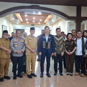 Bupati Yulianto Dampingi Gubernur Mahyeldi Sambut Menko Infrastruktur dan Pembangunan Kewilayahan di Sumbar