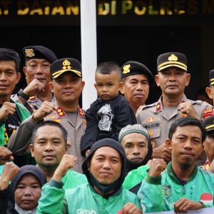 Ratusan Komunitas Ojol di Maros Silaturahmi dengan Kapolres Maros, Sampaikan Solidaritas untuk Affan Kurniawan