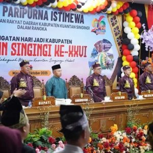 Paripurna Istimewa HUT ke-26 Kuansing, Bupati Suhardiman Gaungkan Semangat “Basatu, Bakayuah”