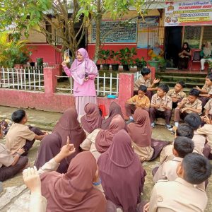 Komunitas Read Aloud Pasbar Menggelar Program Membacakan Nyaring Dengan 1000 Buku Koleksi TBM Bantuan dari Perpusnas RI