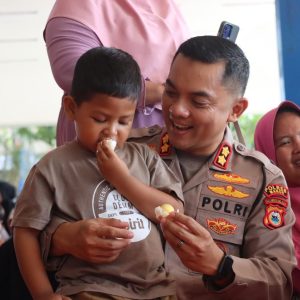 Gerakan Gemar Makan Telur, Kapolres Maros Dukung Upaya Tekan Stunting