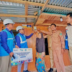 PLN Terangi Rumah Warga Kurang Mampu di Maros, Wujudkan Mimpi Lewat Program Light Up The Dream