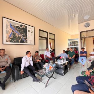 Bersama Masyarakat dan Tokoh Adat, Polsek Singingi Deklarasikan Perang terhadap Narkoba