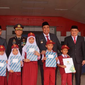 Polres Maros Bersama Baznas Salurkan Bantuan untuk Anak Sekolah, Wujud Sinergi Peduli Pendidikan