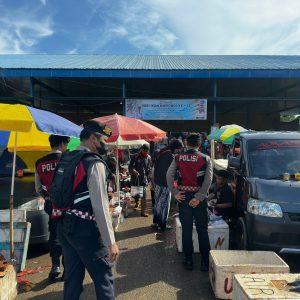 Pastikan Situasi Kondusif, Sat Samapta Polres Maros Patroli di Area Pasar Lelong