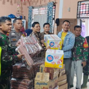 Ketua DPRD Pasaman Barat Dirwansyah Serahkan Bantuan Sembako ke Warga Aia Gadang