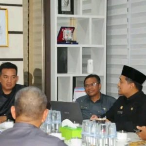 Sekda Inhu Pimpin Rapat Persiapan: Pastikan Upacara Hari Guru, HUT PGRI, dan HUT Korpri Berjalan Lancar