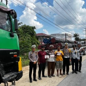 Satlantas Polres Indragiri Hulu Tertibkan Kendaraan Angkutan Barang Sumbu 3 dalam Rangka Ops Lilin Lancang Kuning 2025