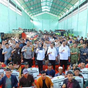 Kapolda Sulsel Hadiri Penyerahan Alat dan Mesin Pertanian di Maros