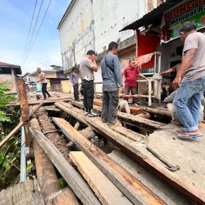 Polres Inhu Bangun Empat Jembatan Merah Putih, Wakapolres Pantau Progres Pengerjaan