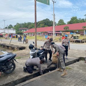 Gerakan ASRI, Jajaran Polres Inhu Gelar Gotong Royong Bersama