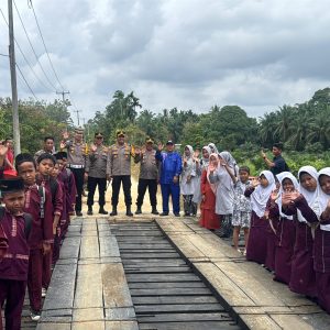 Kapolres Inhu Laksanakan Pengecekan Pengerjaan Jembatan Merah Putih Presisi, Ucapan Terima Kasih Mengalir ke Polri