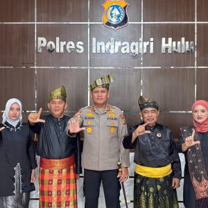 Kapolres Indragiri Hulu Bersama Ketua LAMR-Inhu Luncurkan Program ‘Jumat Ber Tanjak’: Wujud Cinta Budaya Melayu dan Pelayanan Prima