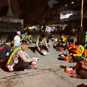 Program Sahur On The Road, Sat Lantas Polres Inhu Sahur Bersama Pengguna Jalan