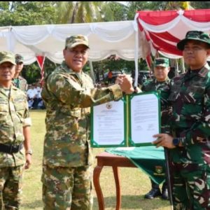 Bupati Kuantan Singingi, Dr. H. Suhardiman Amby, MM, menghadiri Upacara Penutupan TNI Manunggal Membangun Desa (TMMD) ke-127