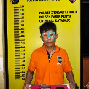 ‎Aksi Nekat Pemuda Panjat Plafon Saat Hendak Disergap Polisi Gara-gara Narkoba