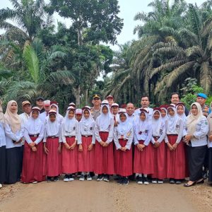 Pembangunan Jembatan Merah Putih Tahap II, Polsek LBJ Selesaikan Renovasi Jembatan Desa Pondok Gelugur