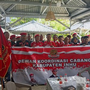 DKD Garda Prabowo Provinsi Riau Suhardi Serahkan SK Depenitip Ke DKC Kab Inhu