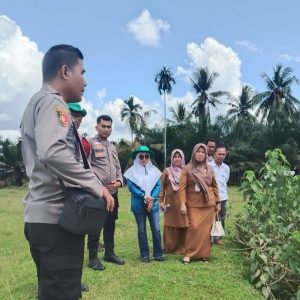 Kapolsek Cerenti Pimpin Pengecekan Lahan Ketahanan Pangan 6 Desa di Pulau Bayur