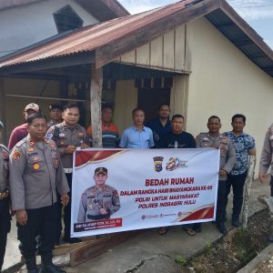 Rangkaian Hari Bhayangkara Ke-80, Polres Inhu Bedah Rumah Personelnya yang Tidak Layak Huni