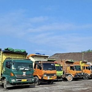 Jalan Sungai Rawa Tak Kunjung Pulih, Truk PT Ekasapta Paramita Energi Bertonase Berat Jadi Ancaman Serius