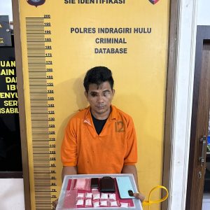 Kasat Res Narkoba Pimpin Penggerebekan di Pasir Penyu, Warga Lirik Diciduk dengan Puluhan Gram Sabu