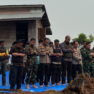 Kunjungi Inhu: Kapolda-Pangdam Gelar Sholat Istisqo di Lokasi Karhutla
